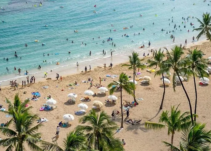 Lovely Condo 2 Bedrooms, 2 Bathrooms, Free 1 Parking At Waikiki Beach