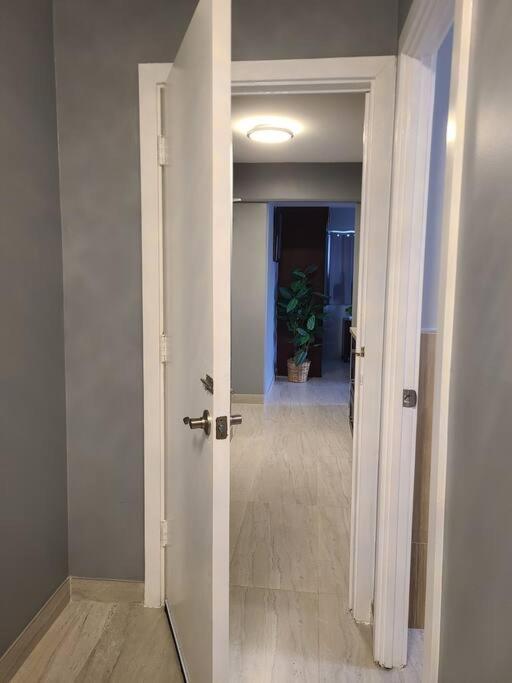 Apartment Lovely 2 Bedrooms, 2 Bathrooms, Free 1 Parking At Waikiki
