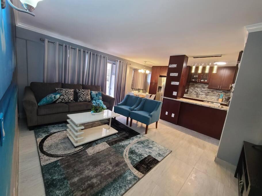 Lovely 2 Bedrooms, 2 Bathrooms, Free 1 Parking At Waikiki Apartment Honolulu