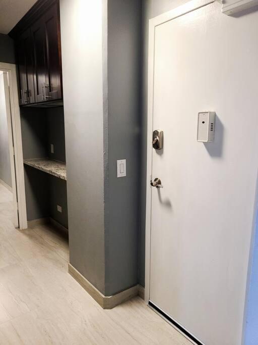 Apartment Lovely 2 Bedrooms, 2 Bathrooms, Free 1 Parking At Waikiki *