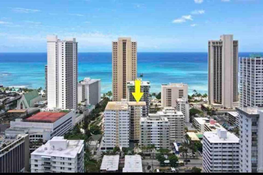 Lovely 2 Bedrooms, 2 Bathrooms, Free 1 Parking At Waikiki