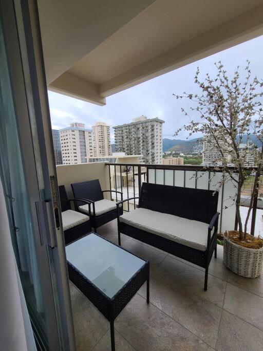 Apartment Lovely 2 Bedrooms, 2 Bathrooms, Free 1 Parking At Waikiki