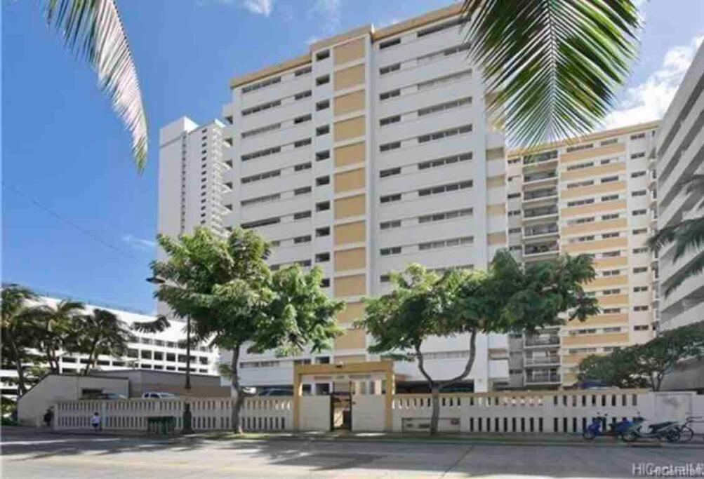 Apartment Lovely 2 Bedrooms, 2 Bathrooms, Free 1 Parking At Waikiki *