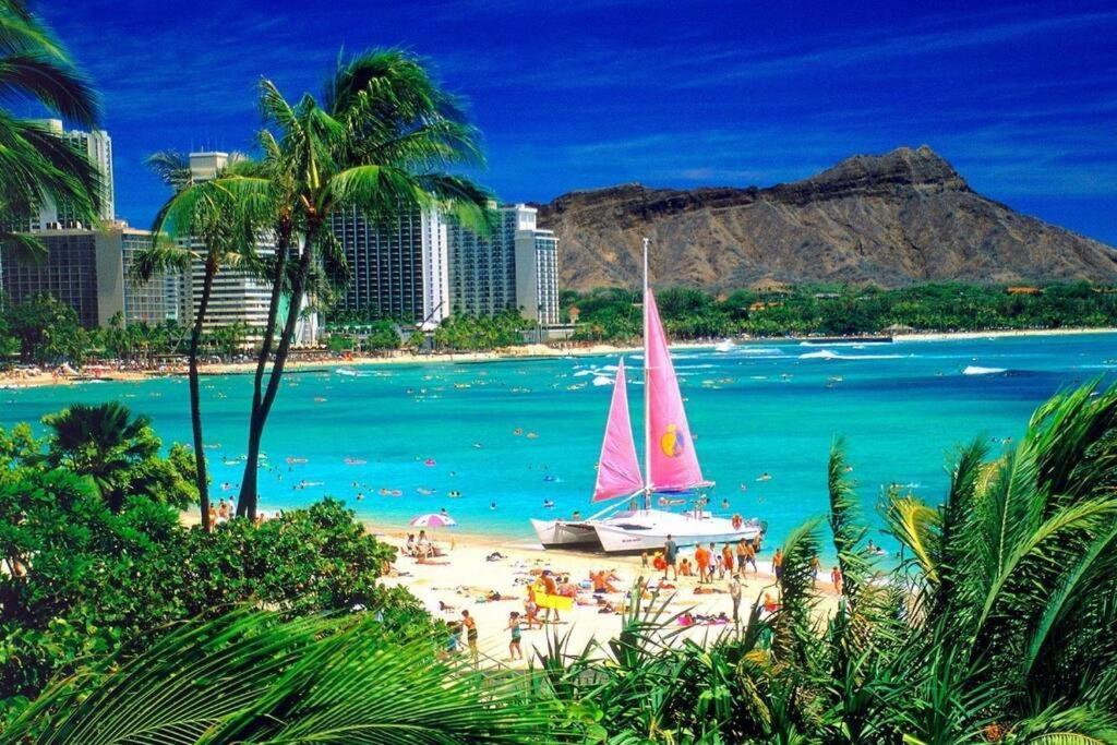 Lovely 2 Bedrooms, 2 Bathrooms, Free 1 Parking At Waikiki Apartment Honolulu