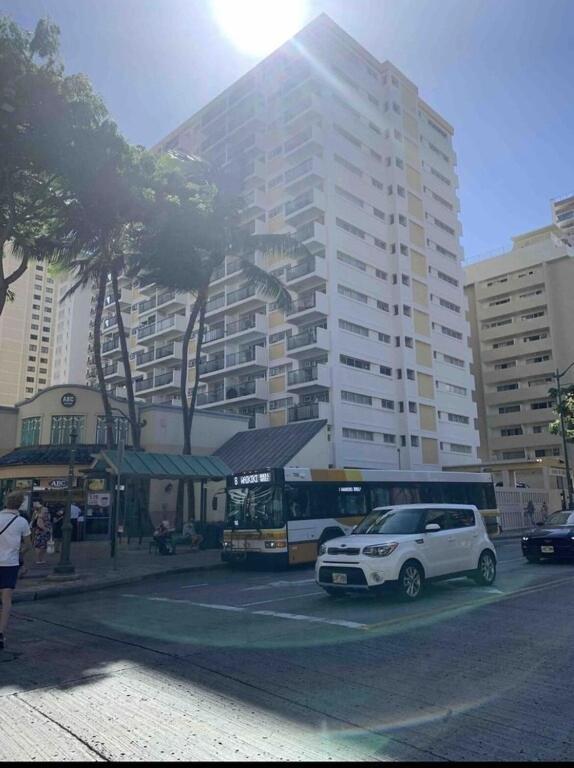 Lovely 2 Bedrooms, 2 Bathrooms, Free 1 Parking At Waikiki Apartment Honolulu